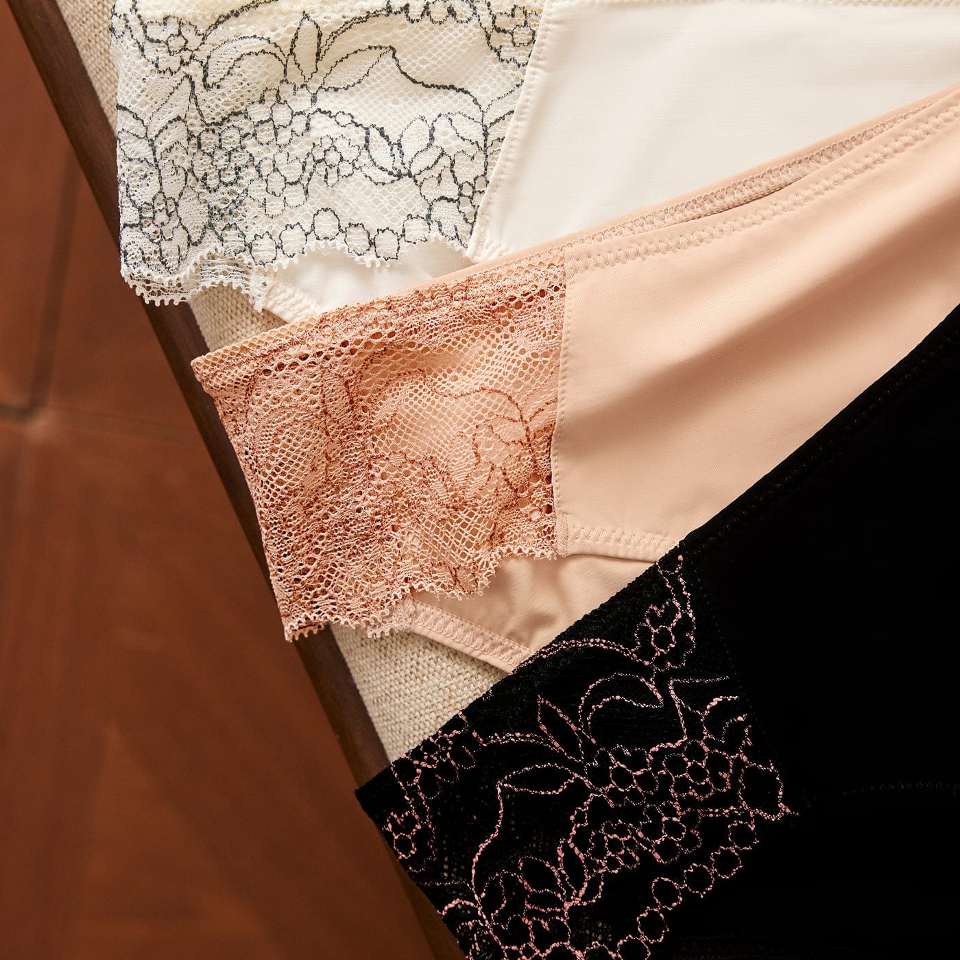 Smooth Lace Thong Buff Two-Tone